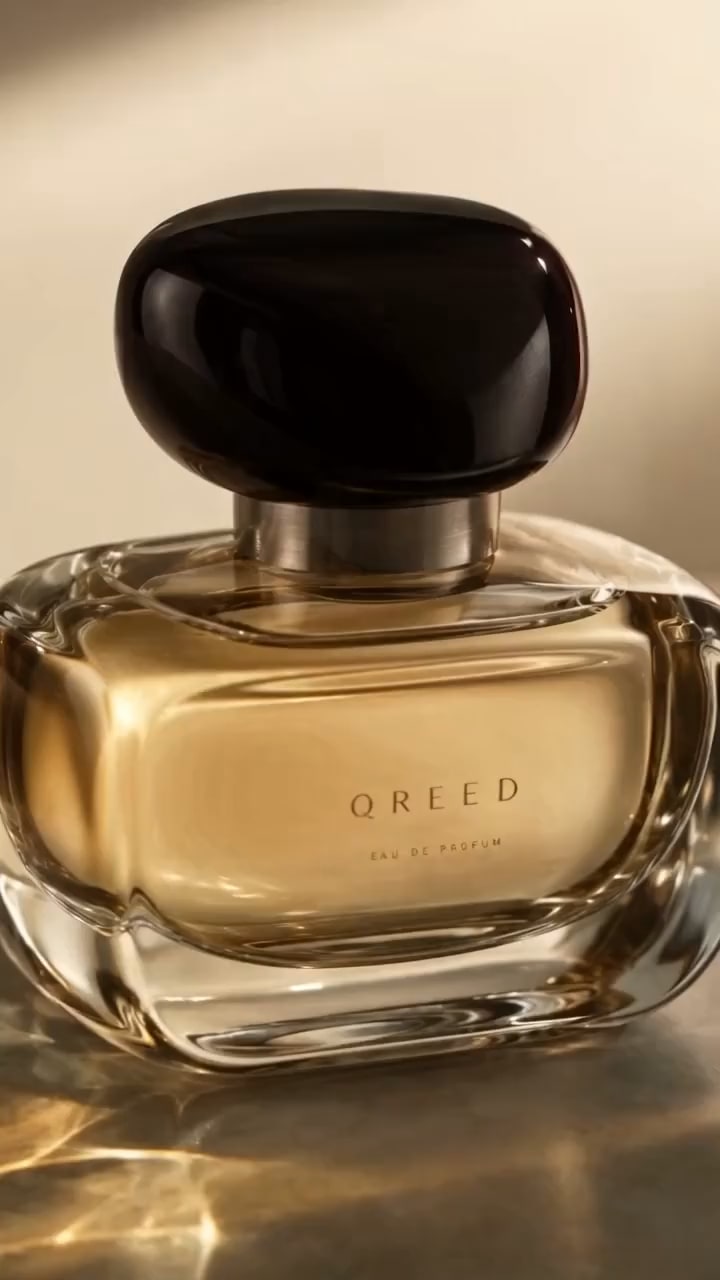 The same perfume as a studio campaign photo made with QREED